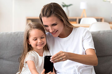Família conectada com a escola